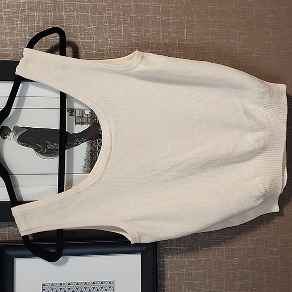 St. John Basics Sleeveless Top - Picture 5 of 9